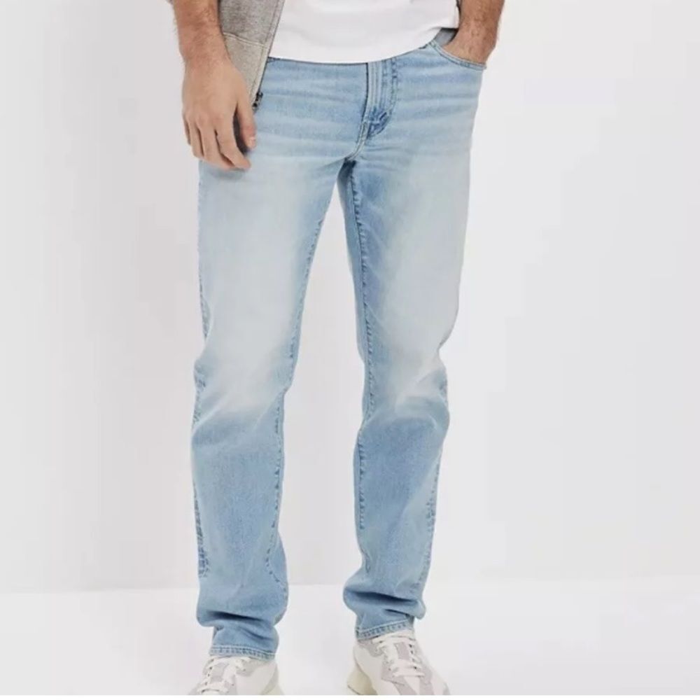 American Eagle Men's Light Wash Blue Denim Airflex + Slim Straight Jeans 36 x 32